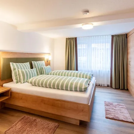 Gaestehaus Zur Quelle Apartment *